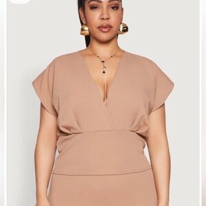 Ash Mystery /NWT LA VIE TAN SCRUCH SHOULDER TOP